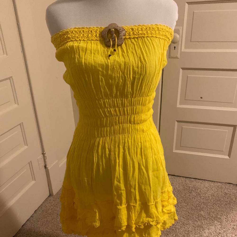 Yellow strapless dress